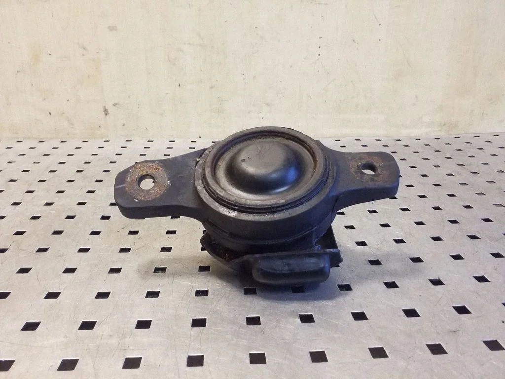 Dzinēja spilvens 41022AG121