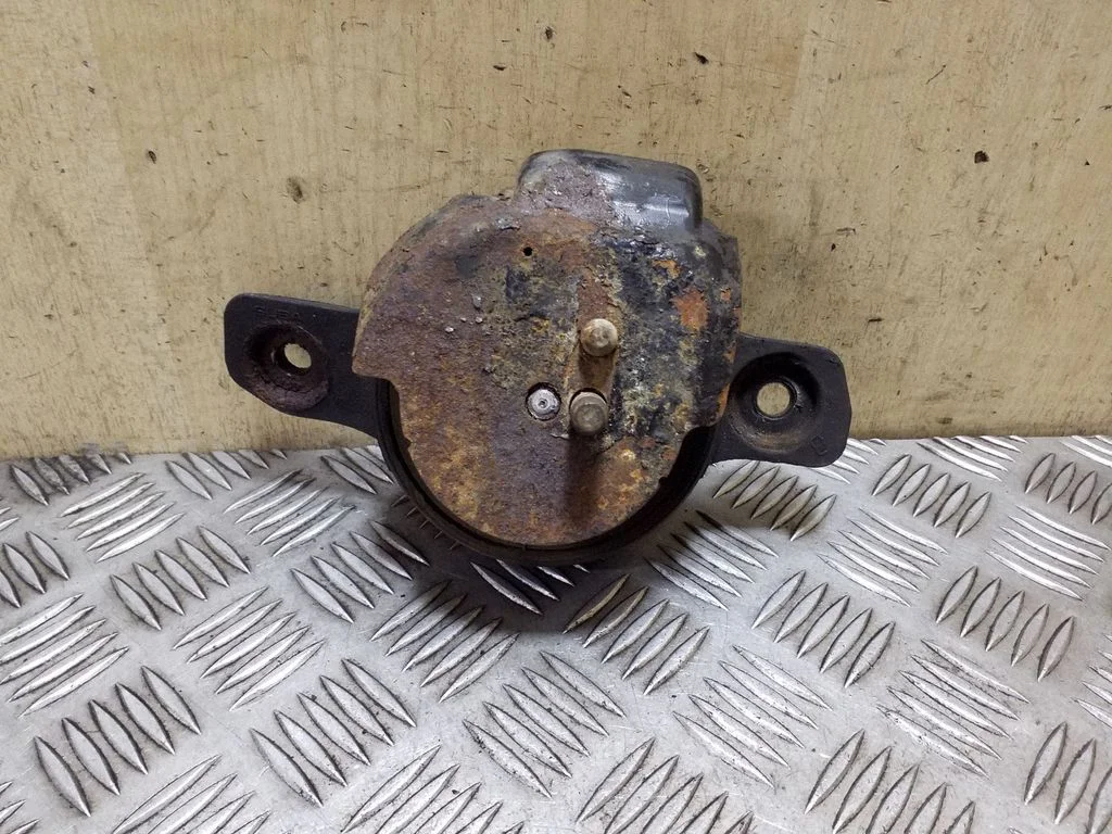 Engine mount bracket – left