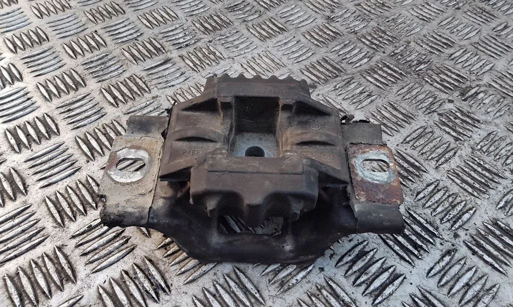 Engine mount bracket