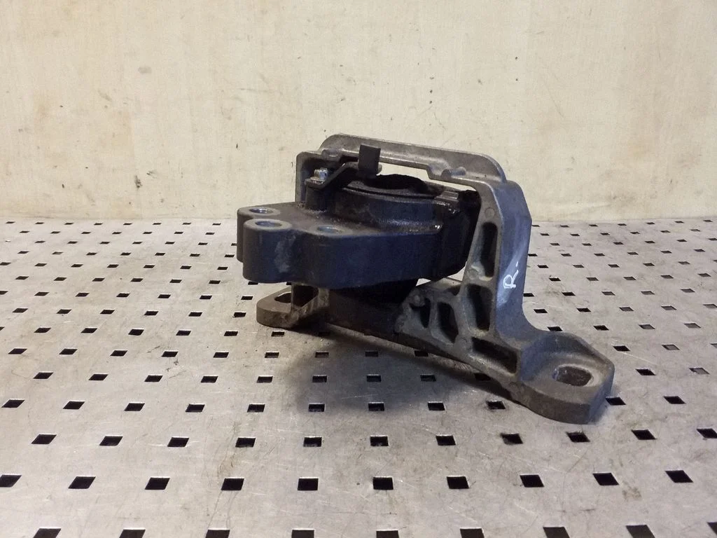 Engine mount bracket – right