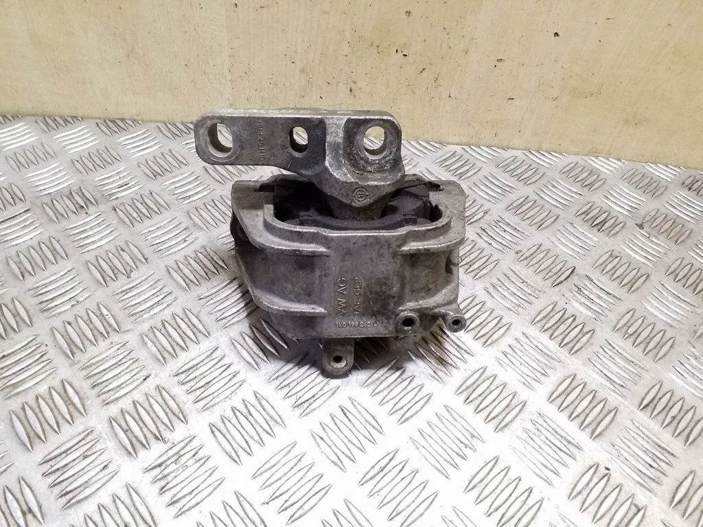Engine mount bracket – Skoda Octavia Mk2 (1Z) (2004-2013)