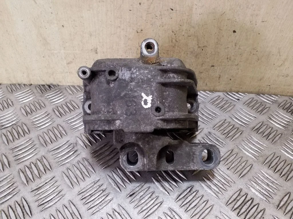 Engine mount bracket 1K0199262M