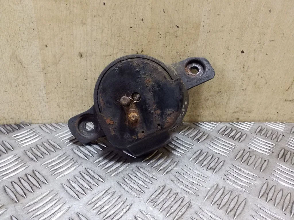 Engine mount bracket – left