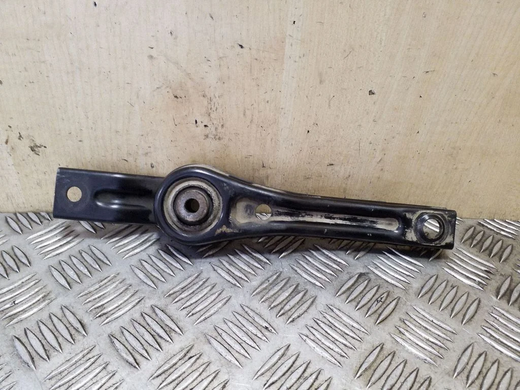 Engine mount bracket 5Q0199855N