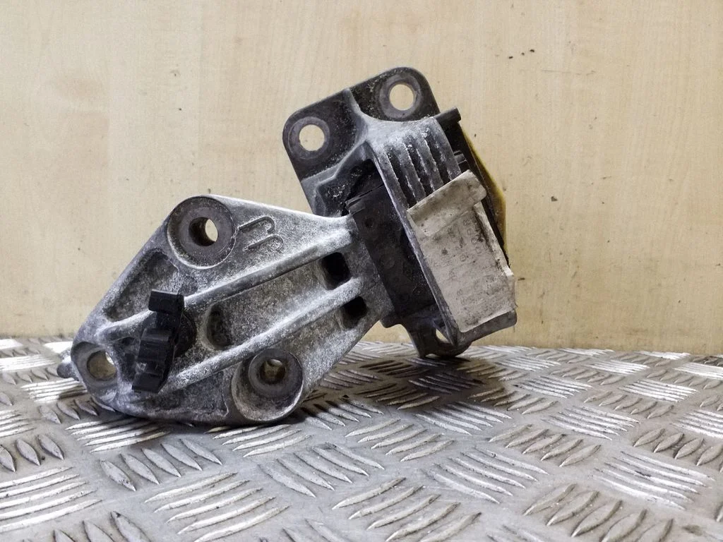 Engine mount bracket – right
