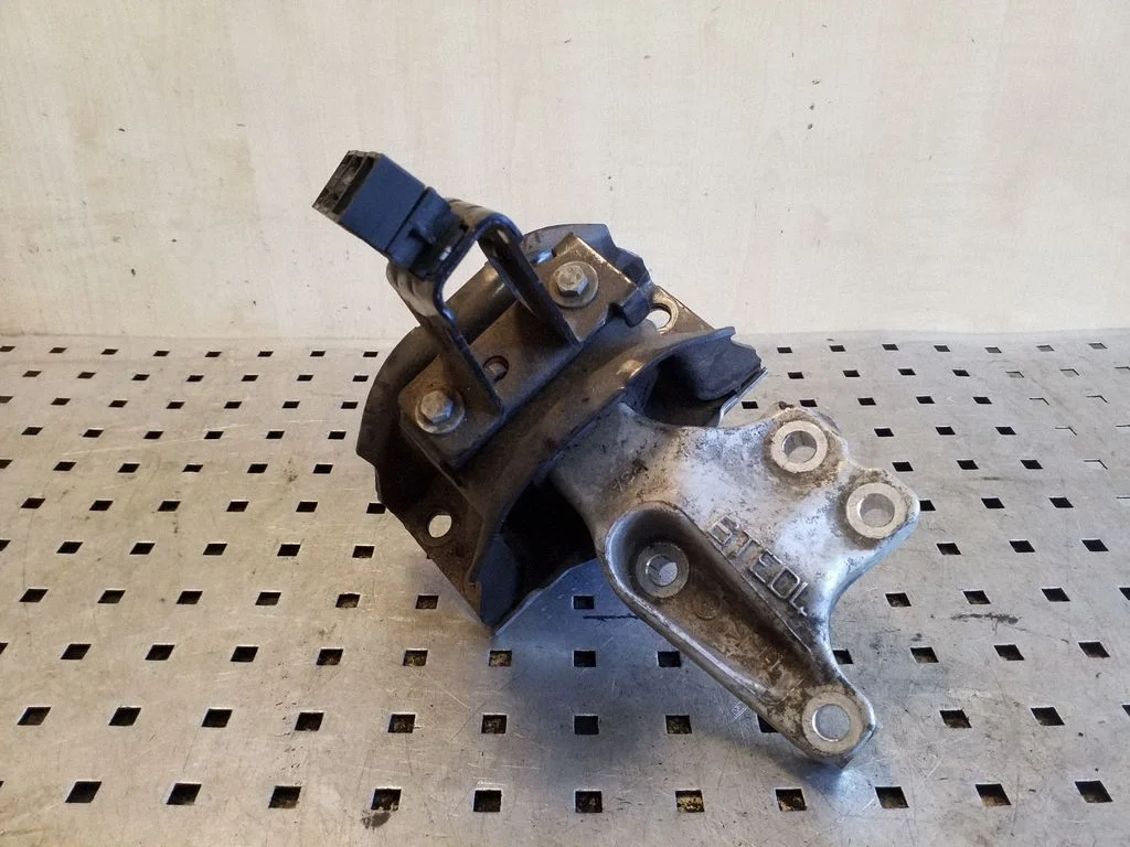 Engine mount bracket 9681855180