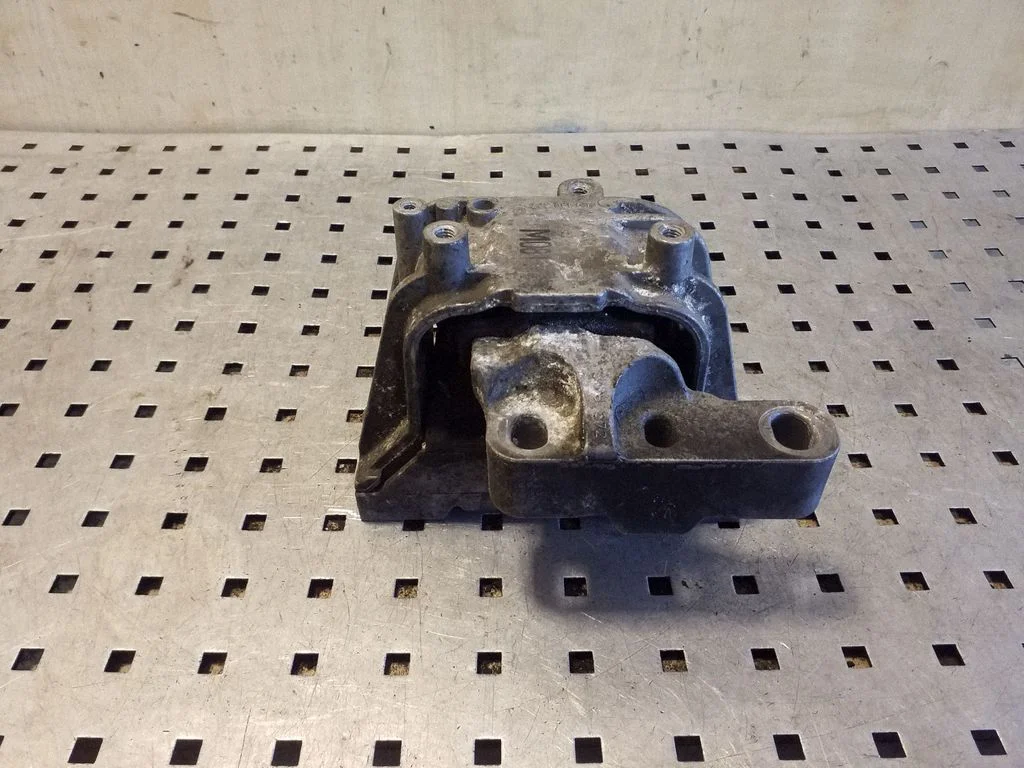 Engine mount bracket 1K0199262