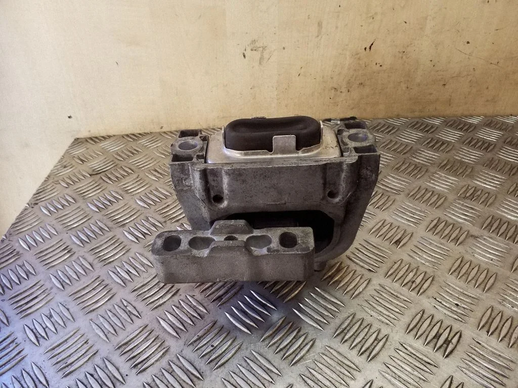 Engine mount bracket 5Q0199262DE