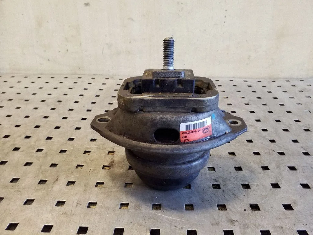 Engine mount bracket KKB500441G