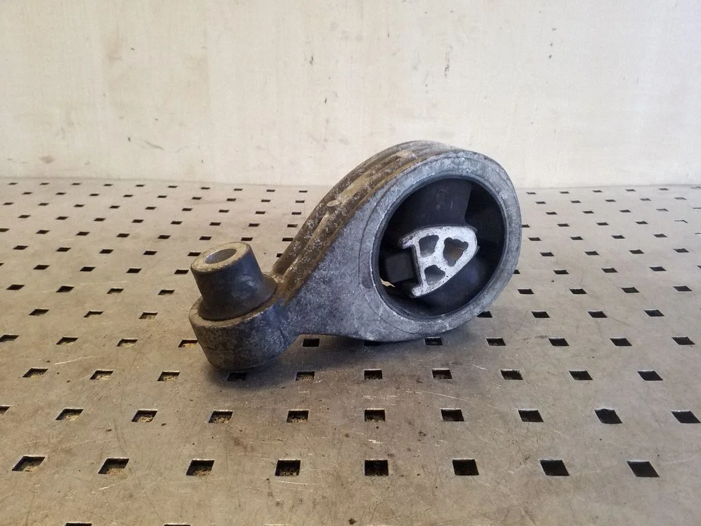 Engine mount bracket