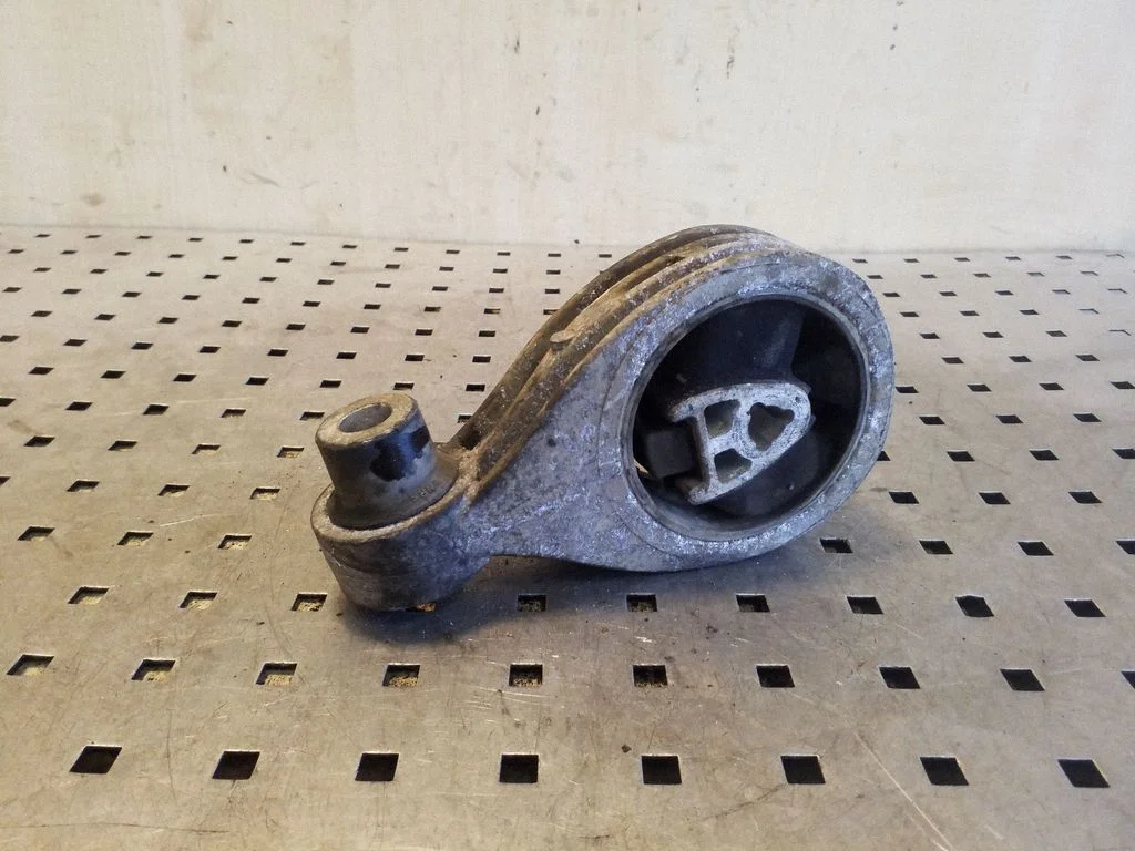 Engine mount bracket