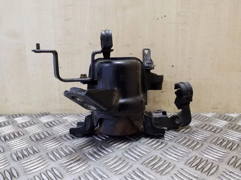 Engine mount bracket – right