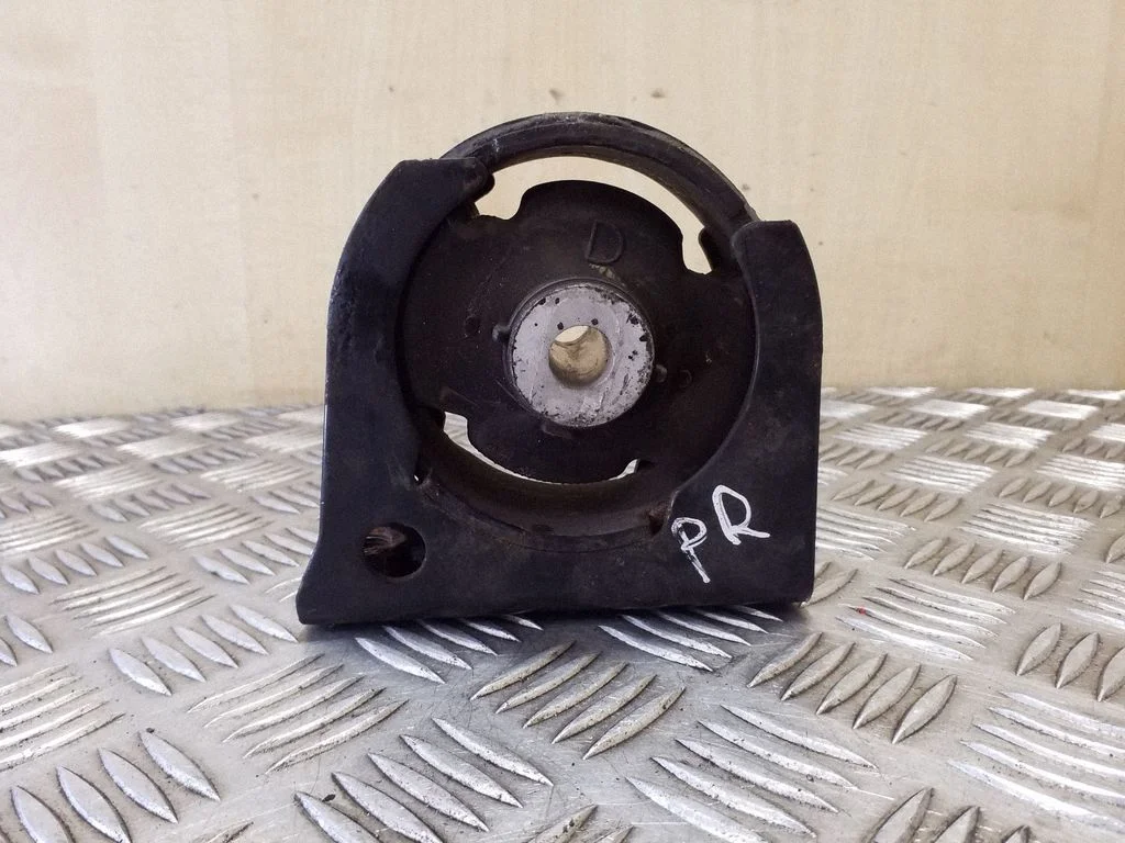 Engine mount bracket AV93854