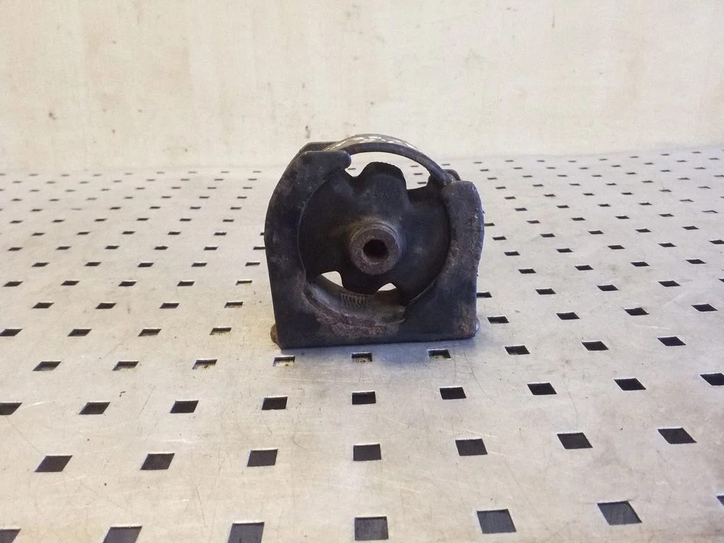 Engine mount bracket – front