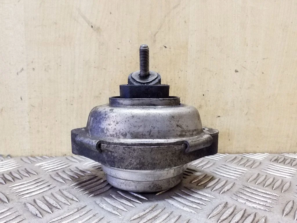 Engine mount bracket 22113400341