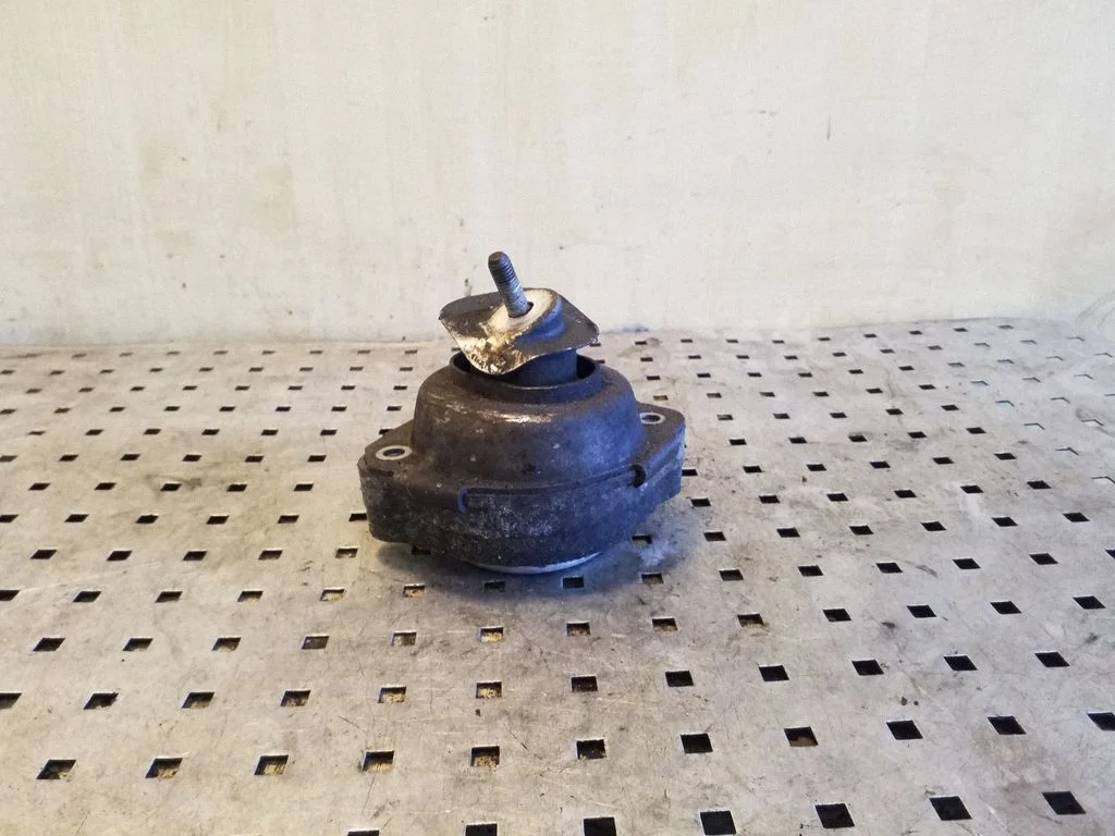 Engine mount bracket – right