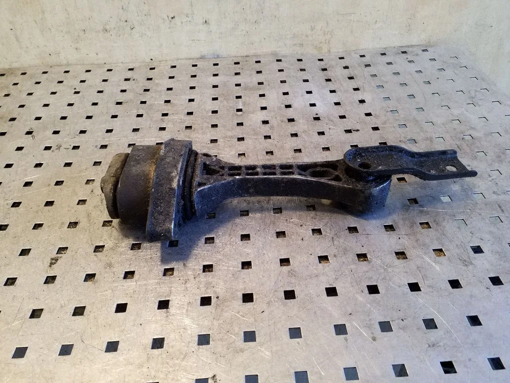Engine mount bracket 1J0199851
