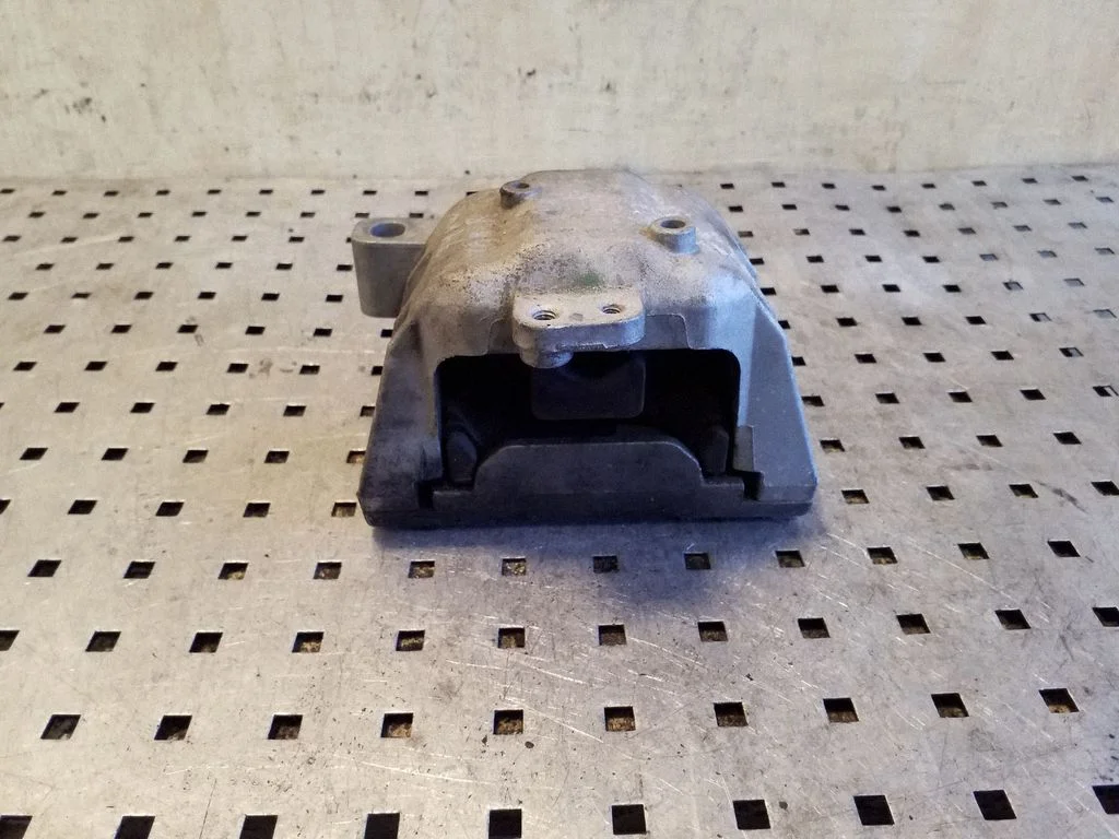 Engine mount bracket 1J0199262CB