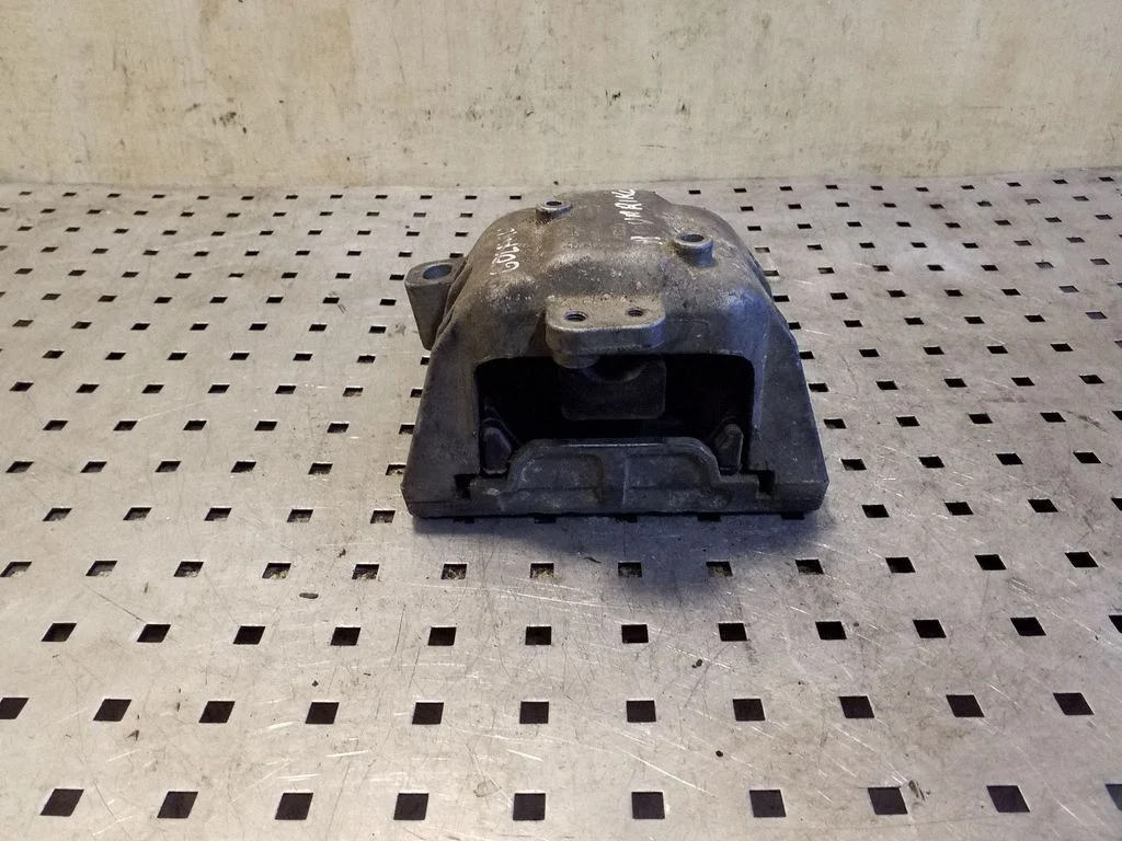 Engine mount bracket 1J0199262BF