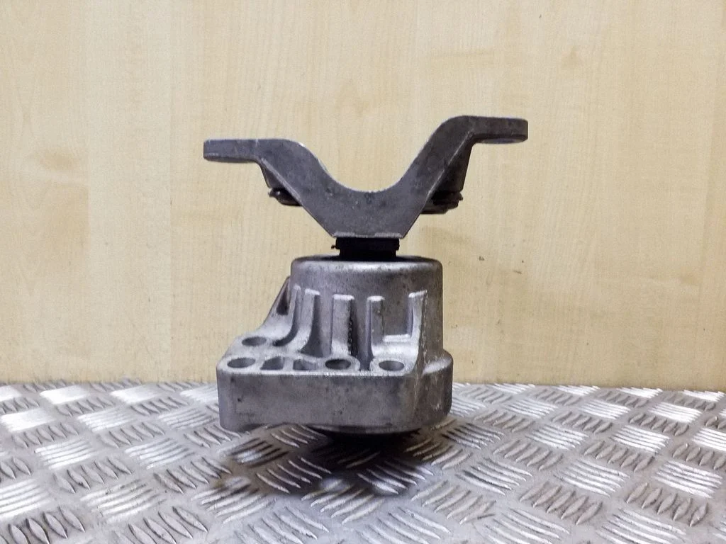 Engine mount bracket G2553130