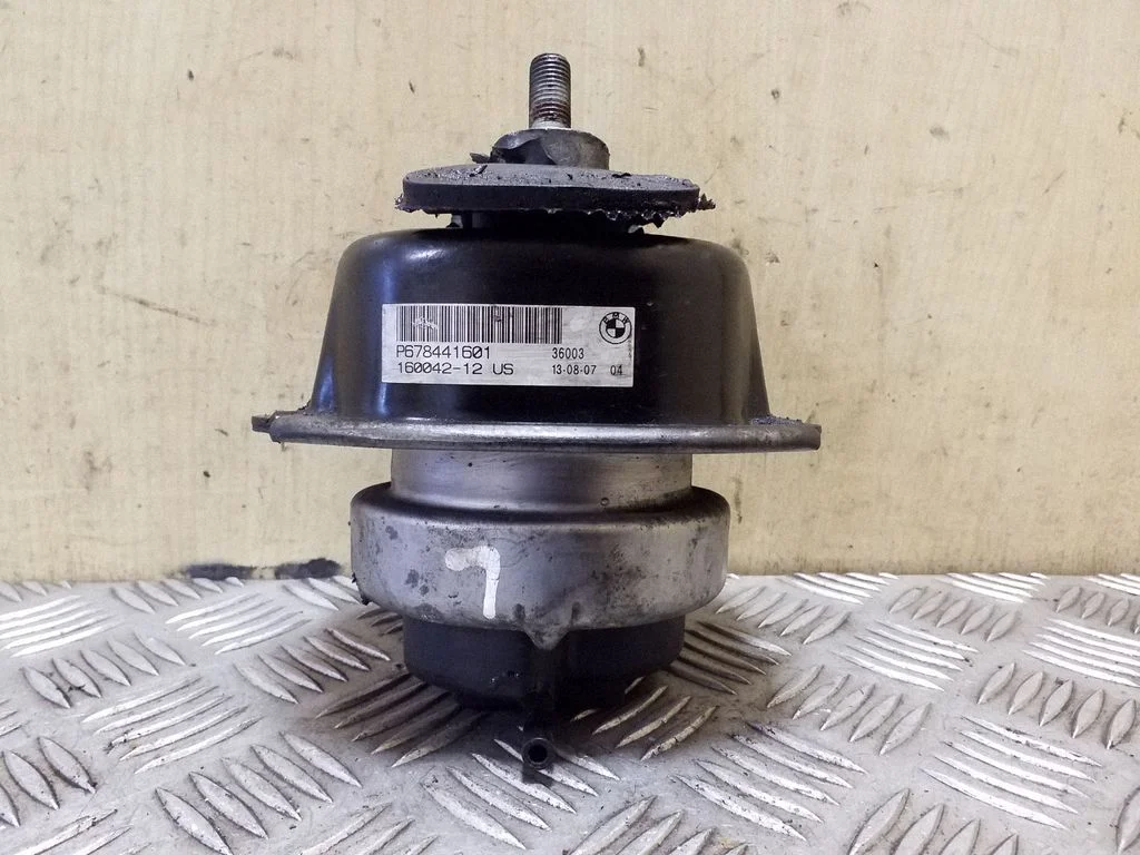 Engine mount bracket P678441601