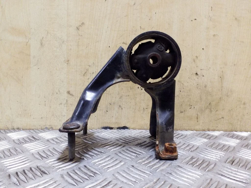 Engine mount bracket 1237164280