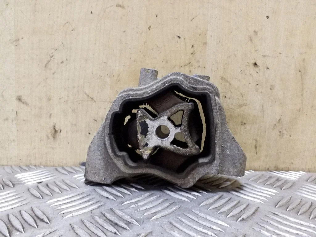 Engine mount bracket – right
