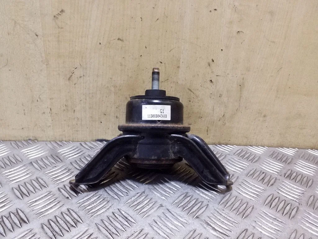 Engine mount bracket – right