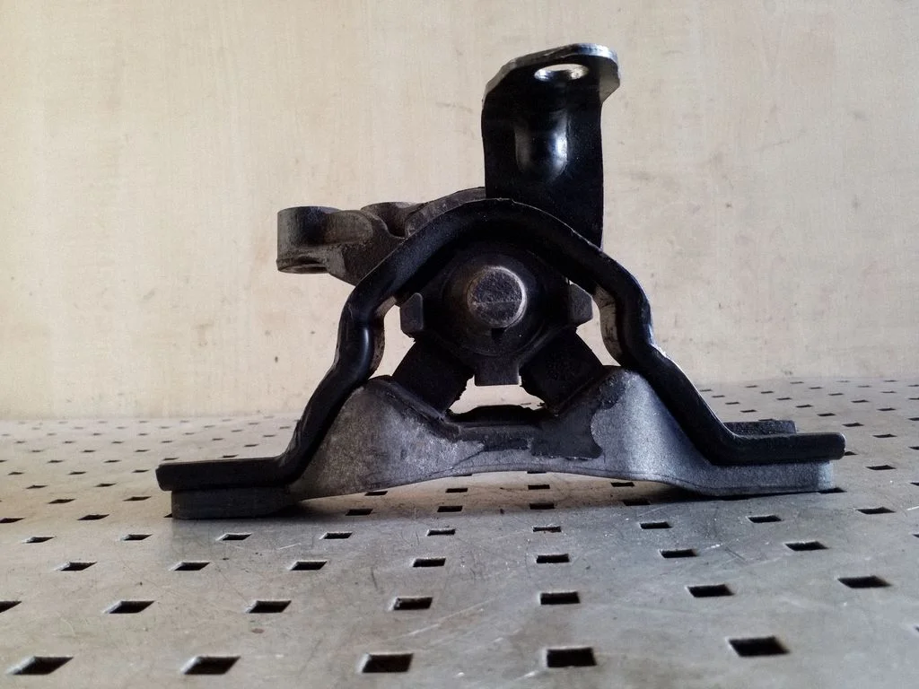 Engine mount bracket X04908