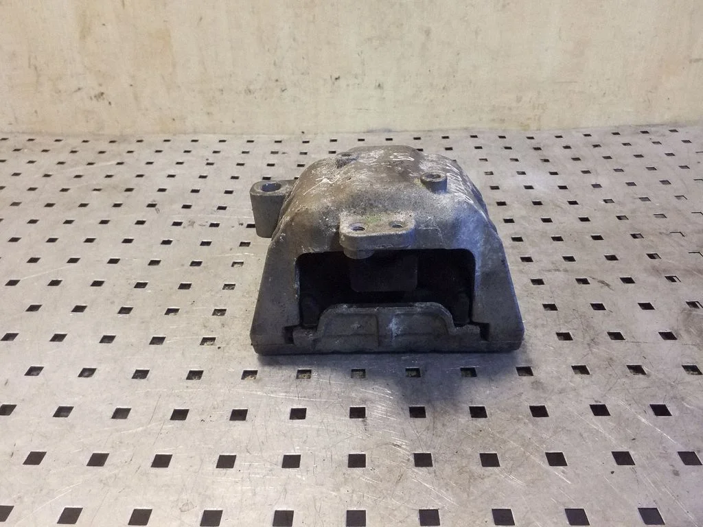 Engine mount bracket 1J0199262BF