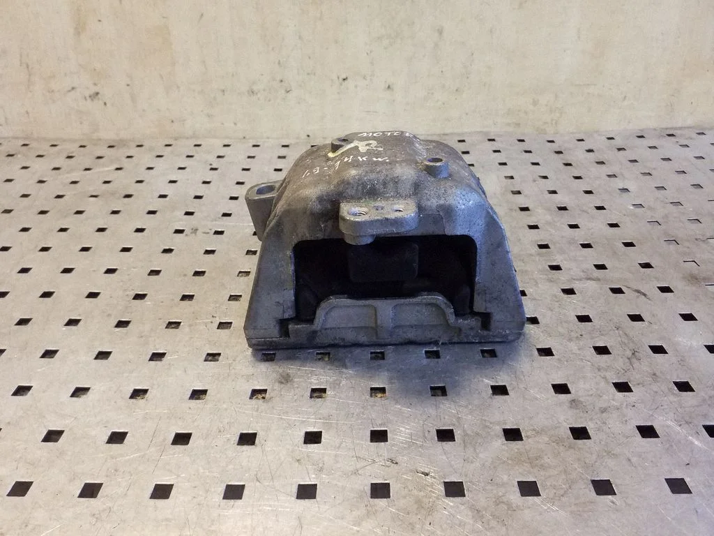 Engine mount bracket 1J0199262BF
