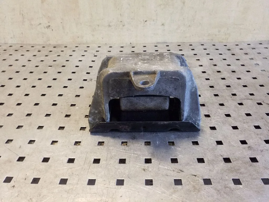 Engine mount bracket 1J0199555