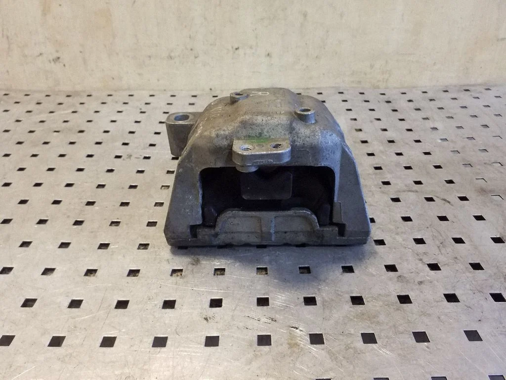 Engine mount bracket 1J0199262BF