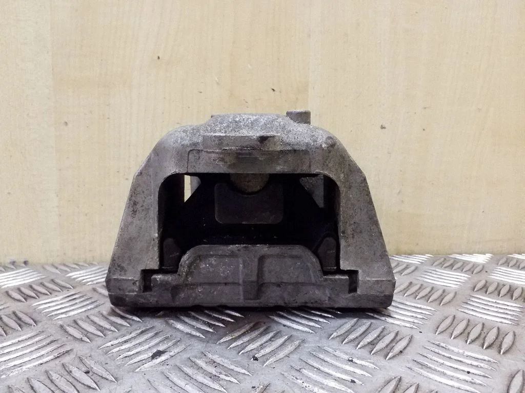 Engine mount bracket 1J0199262BK