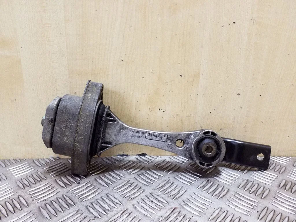 Engine mount bracket 1J0199851R
