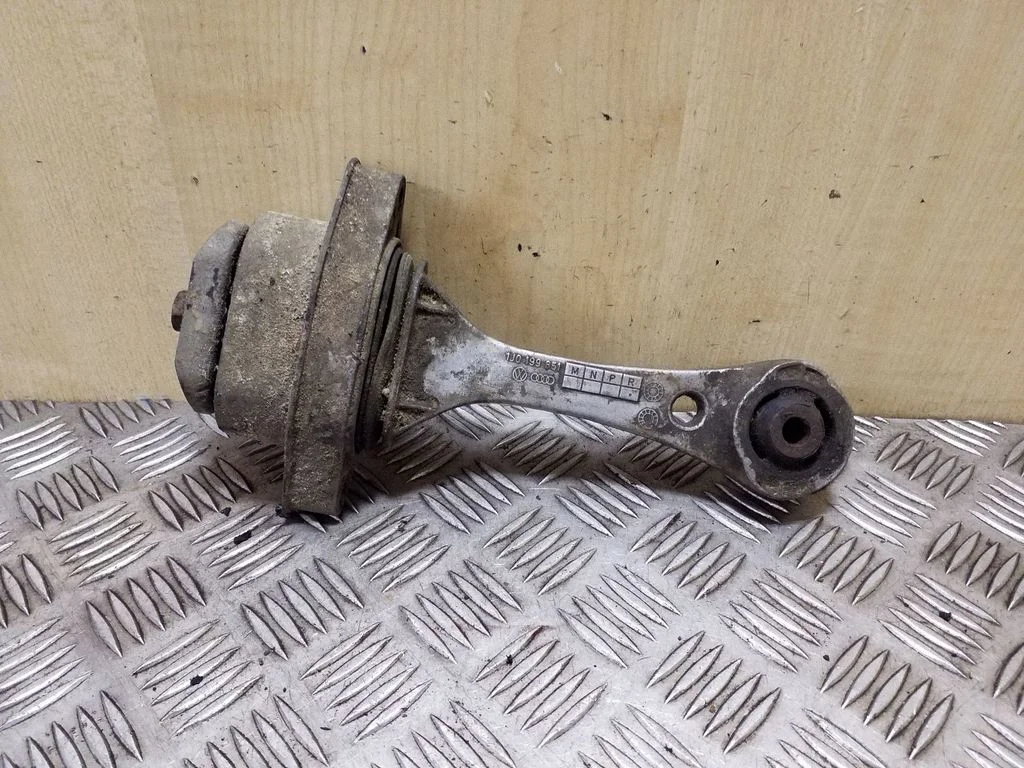 Engine mount bracket 1J0199851R