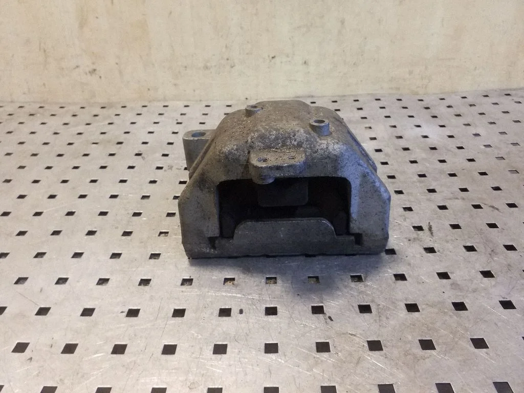 Engine mount bracket 1J0199262BN