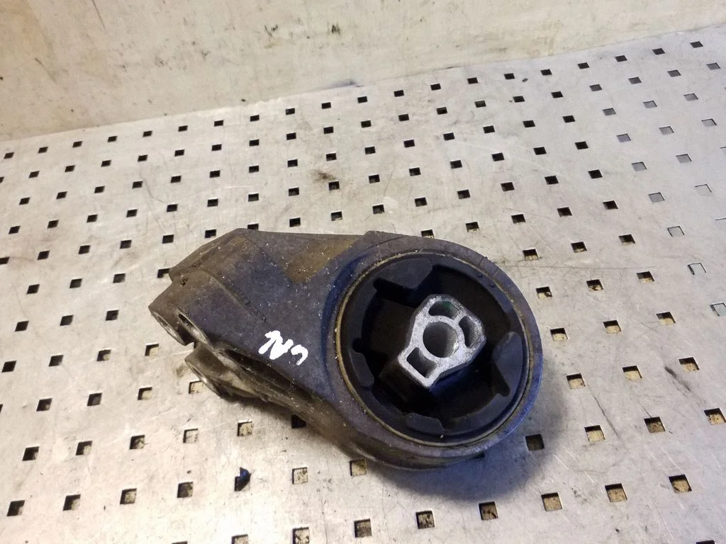 Engine mount bracket – rear