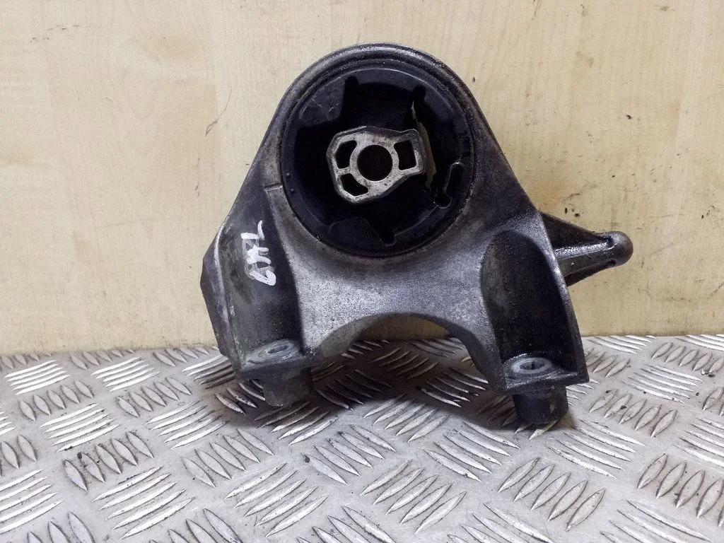 Engine mount bracket X00762A