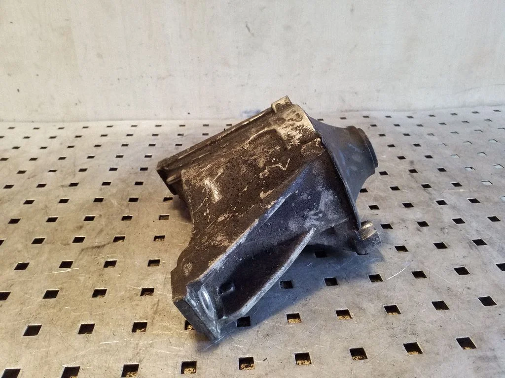 Engine mount bracket – right