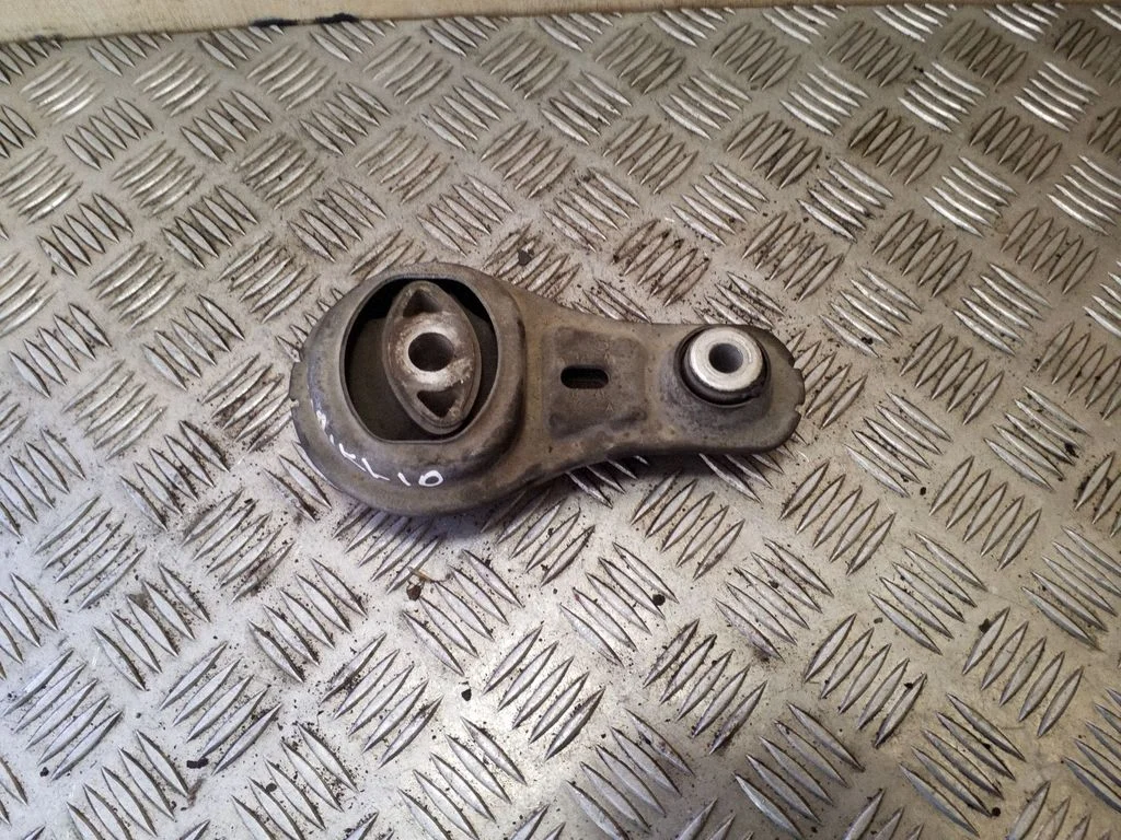 Engine mount bracket 8200775253