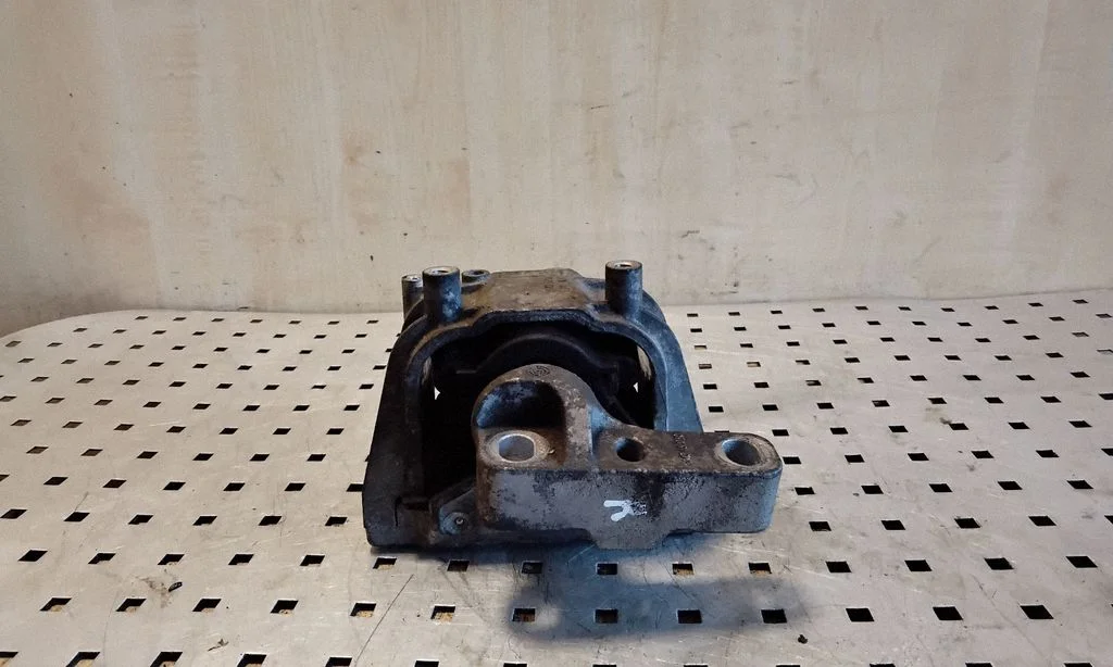 Engine mount bracket 1K0199252CB