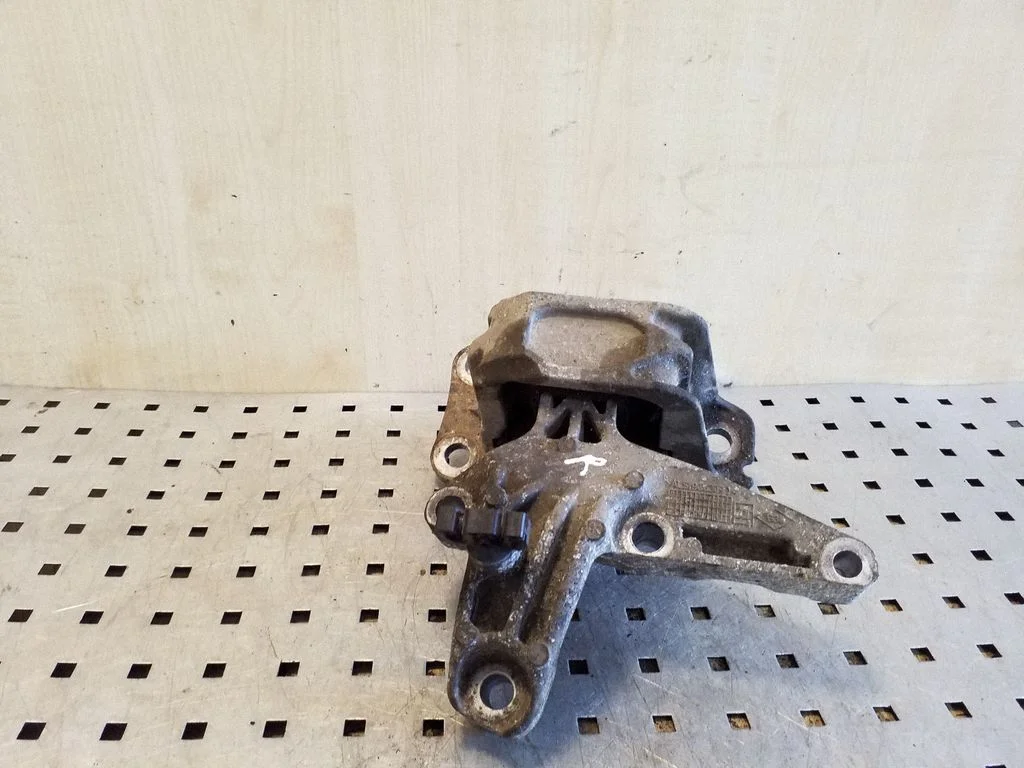 Engine mount bracket – right