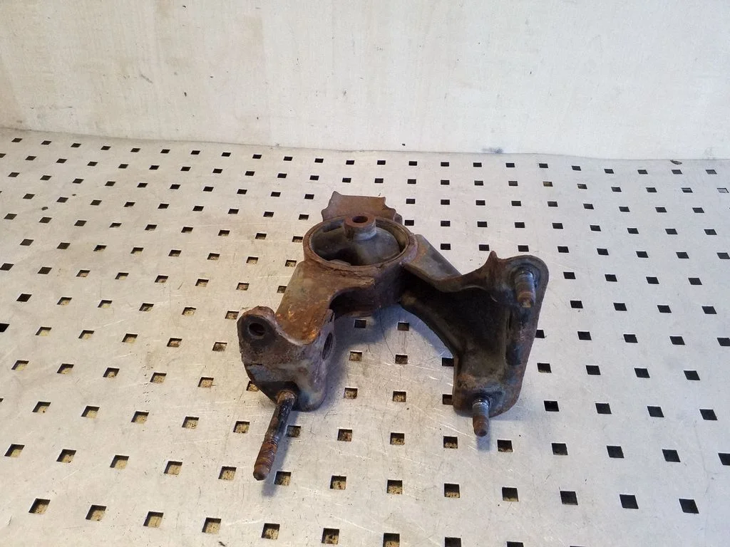 Engine mount bracket