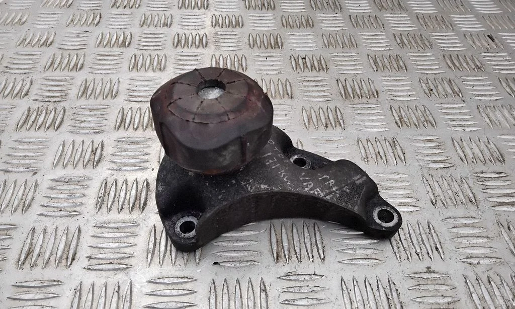 Engine mount bracket 4F0199343M