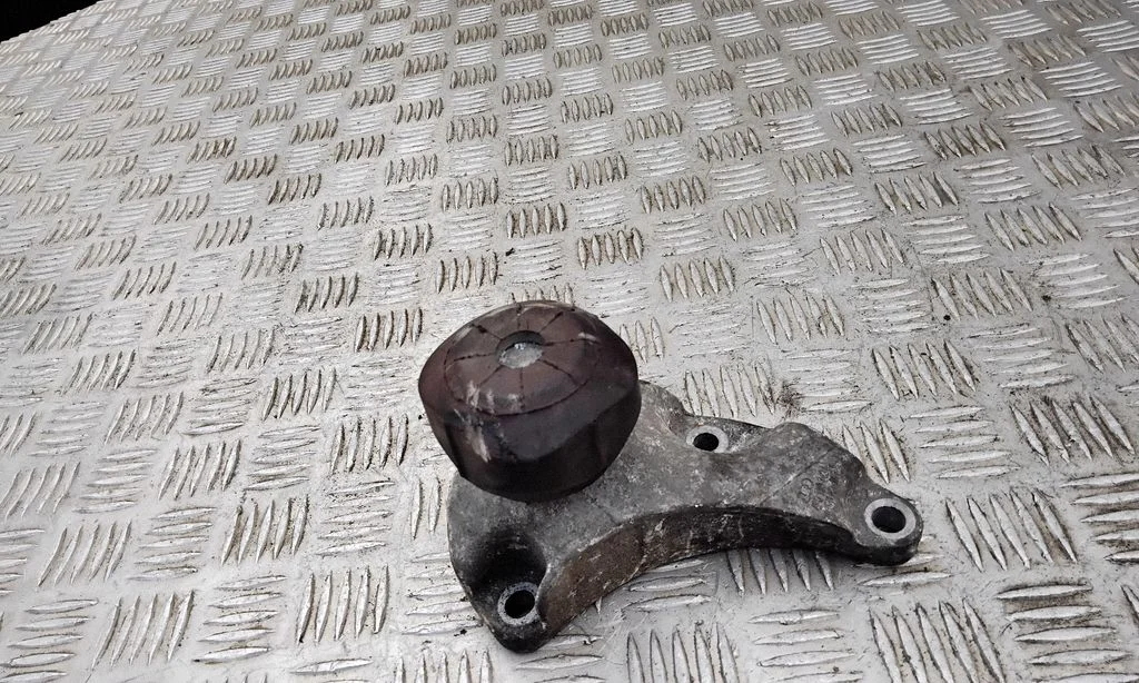 Engine mount bracket 4F0199343M