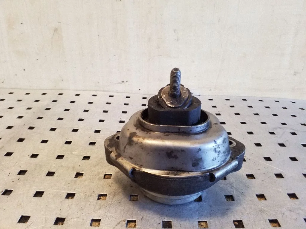 Engine mount bracket 22113400341