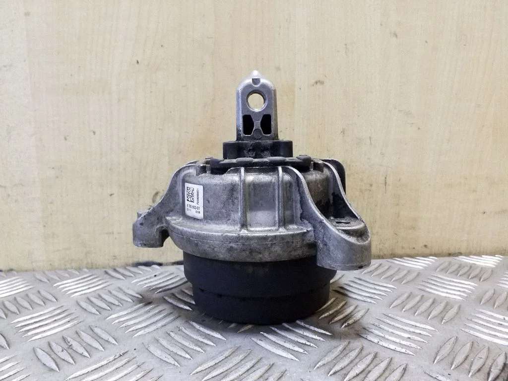 Engine mount bracket 6785602