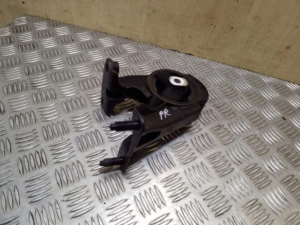 Engine mount bracket – right