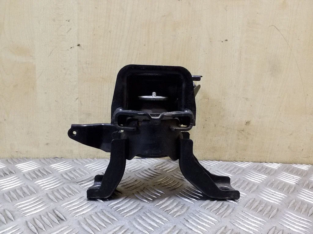 Engine mount bracket – right